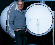 LightLab manager Wolfgang Reis in front of the ISP 1000.